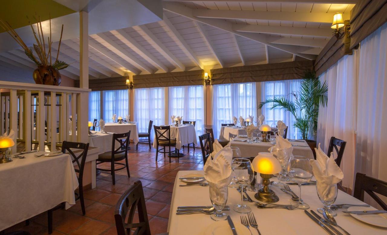 Pineapple Beach Club (Adults Only) Long Bay Buitenkant foto